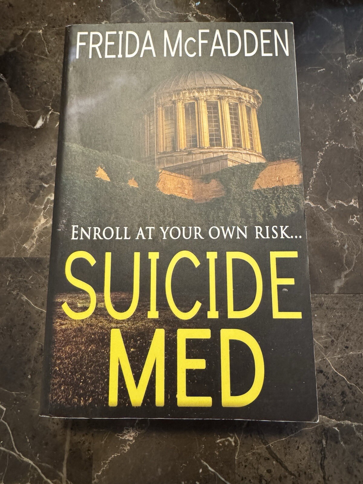 Suicide Med by Freida McFadden Brand NEW